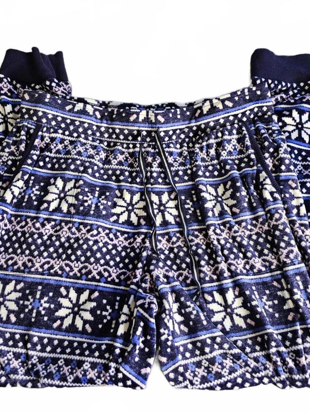 Nautica Men's Fleece Shorts with Snowflake Pattern, Size M
